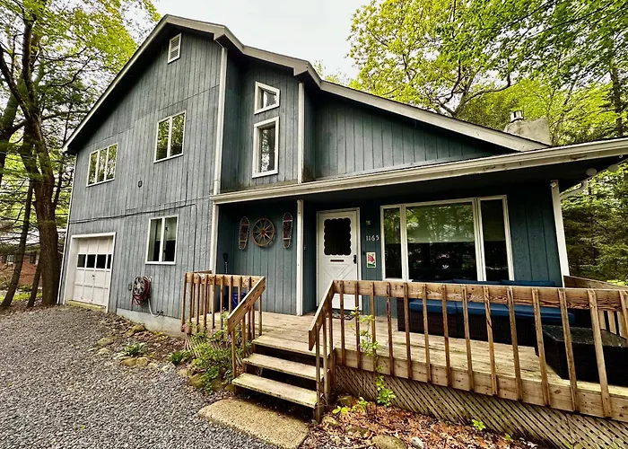 Poconos Oasis With Game Room