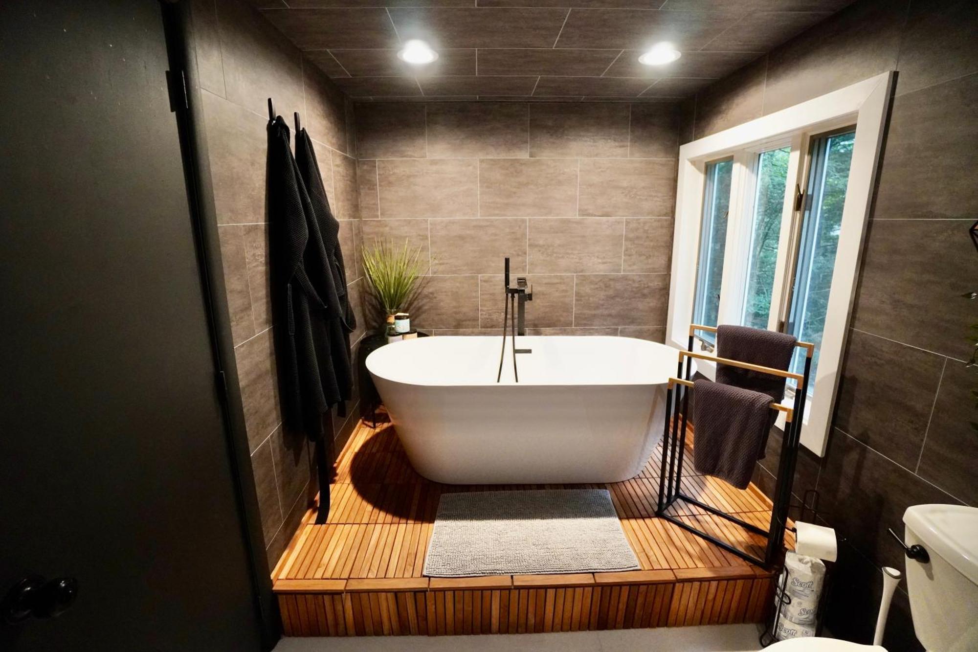 Poconos Oasis With Game Holiday home *