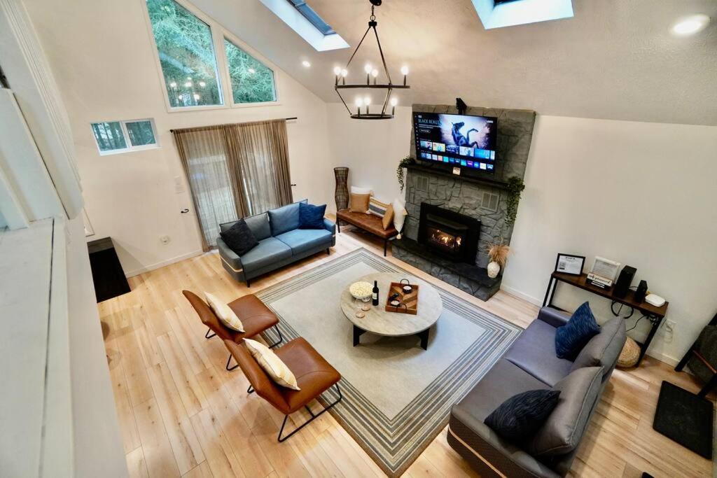 Poconos Oasis With Game Holiday home *